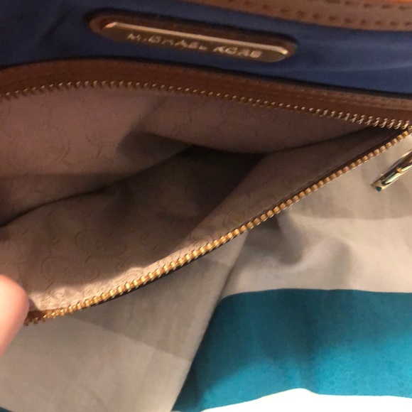 Blue Micheal Kors Crossbody - Picture 4 of 5
